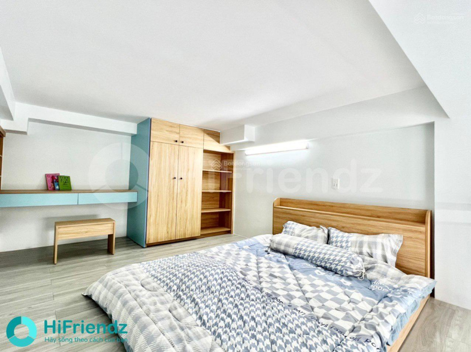Modern Loft Studio with Balcony Near Mall