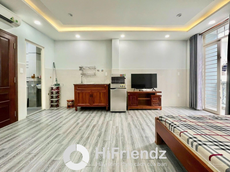 Modern Studio Apartment with Elevator and Amenities
