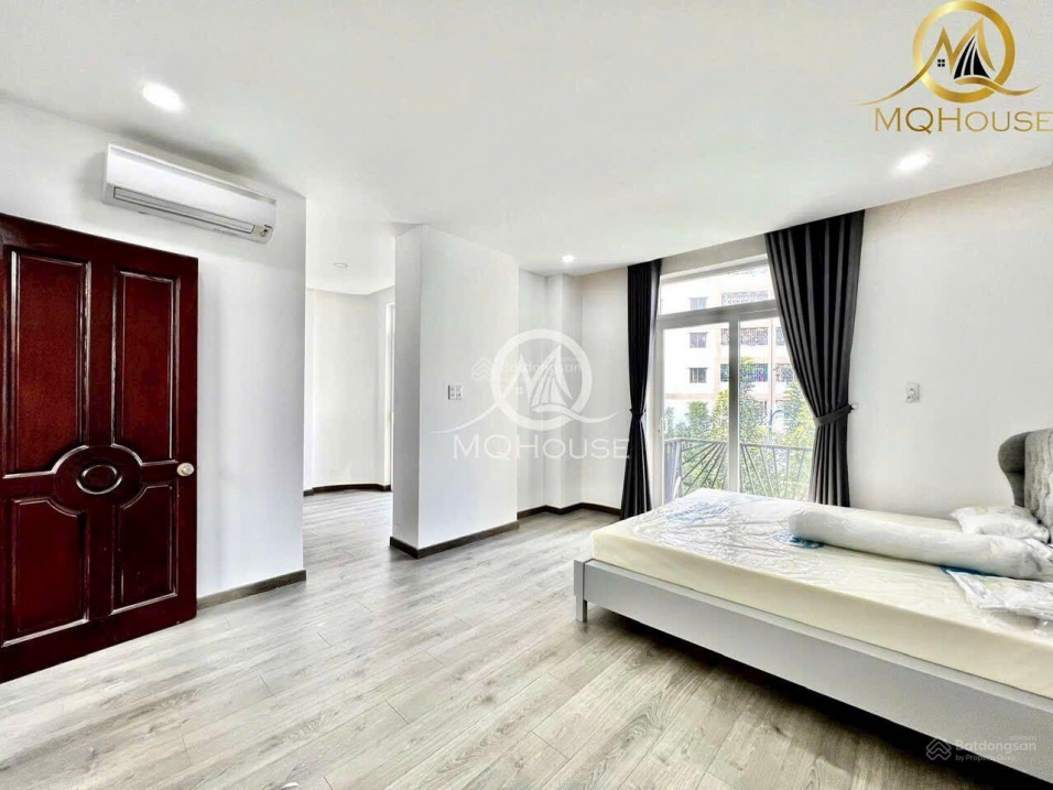 Modern 1BR Apartment Near Tan Son Nhat Airport