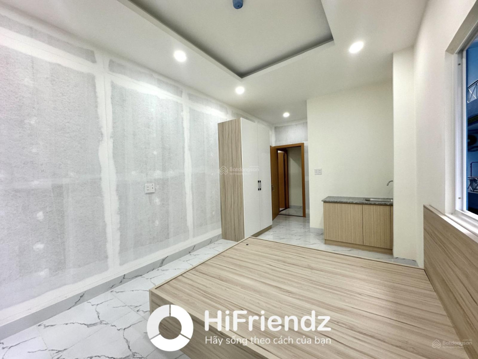 Modern Studio Apartment with Balcony in District 1