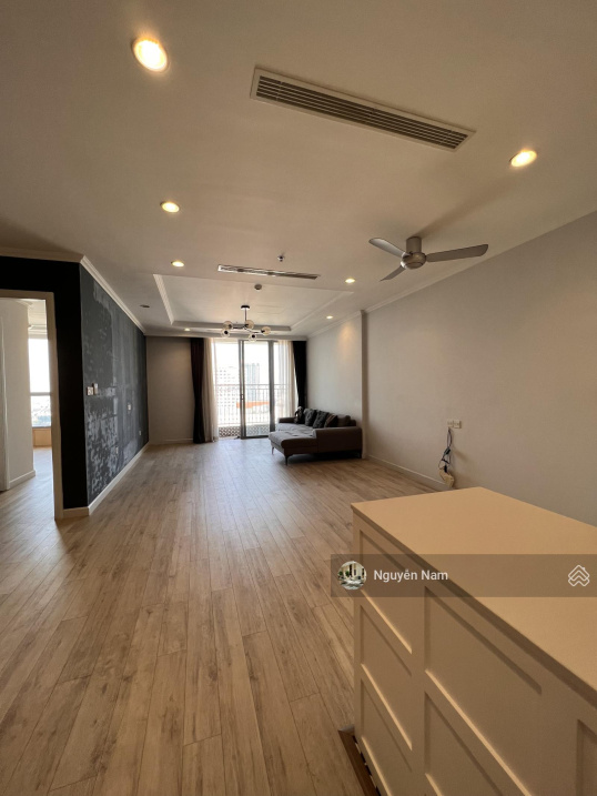 Spacious 3-Bedroom Vinhomes Apartment at 54A Nguyen Chi Thanh