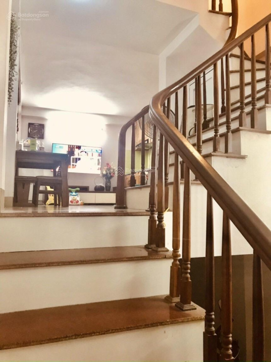 Private house for rent, versatile use with convenient parking