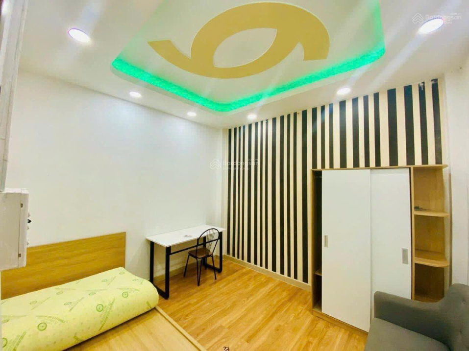 Modern 2BR Apartment with Window Views in District 10