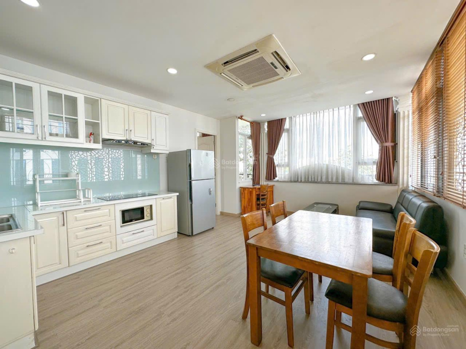 Modern Furnished Apartment with Balcony in District 1