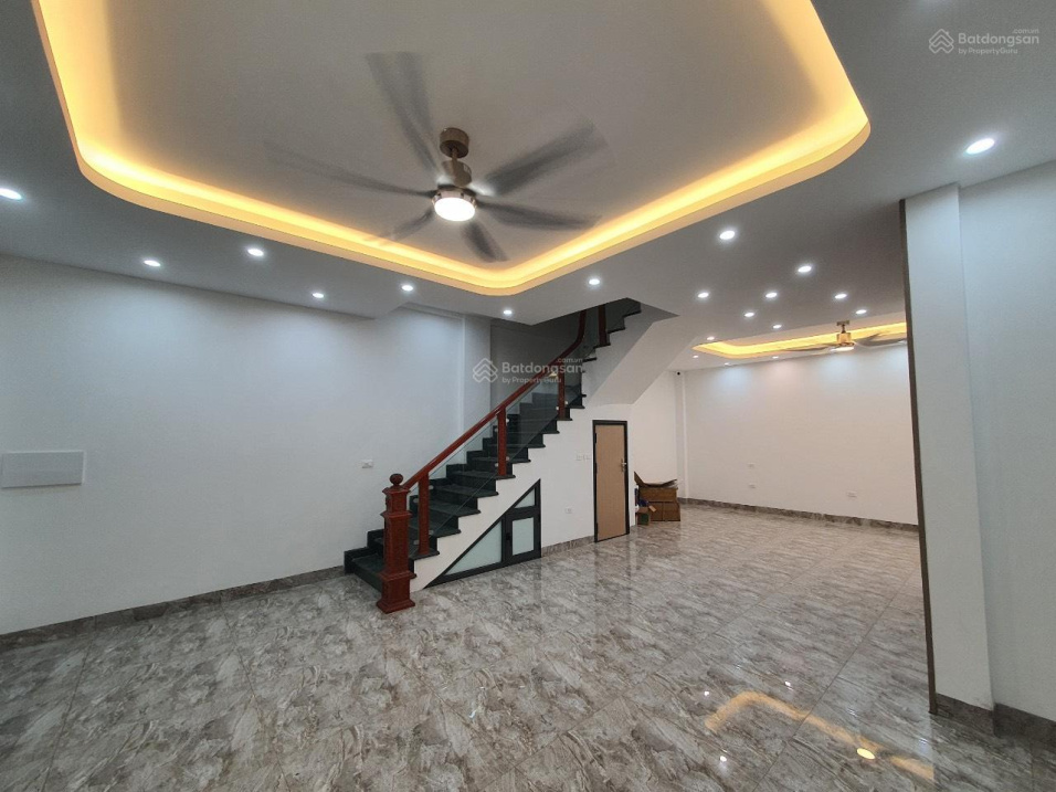 Luxury 5-Floor House with Elevator in Iris Garden