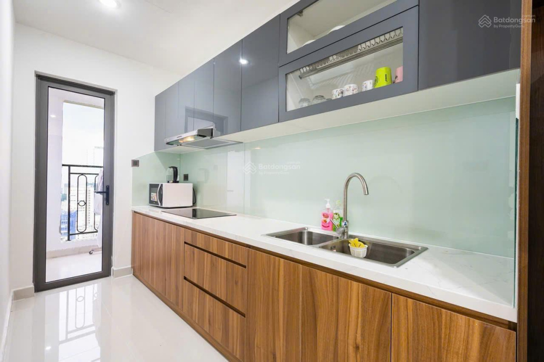 Modern 3-Bedroom Apartment with City Views
