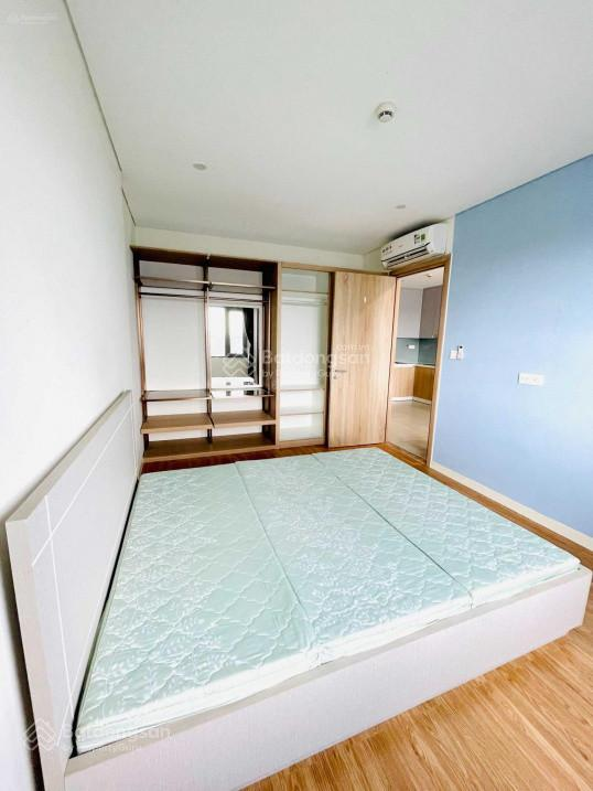Modern 1-Bedroom Apartment with River View