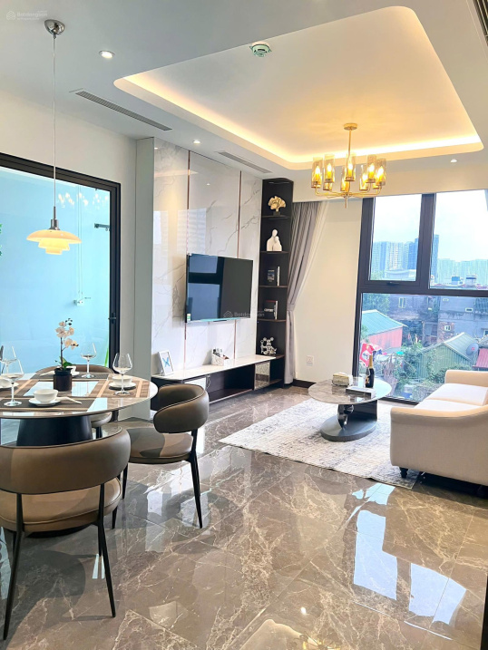 Modern 2-Bed Apartment with City Views