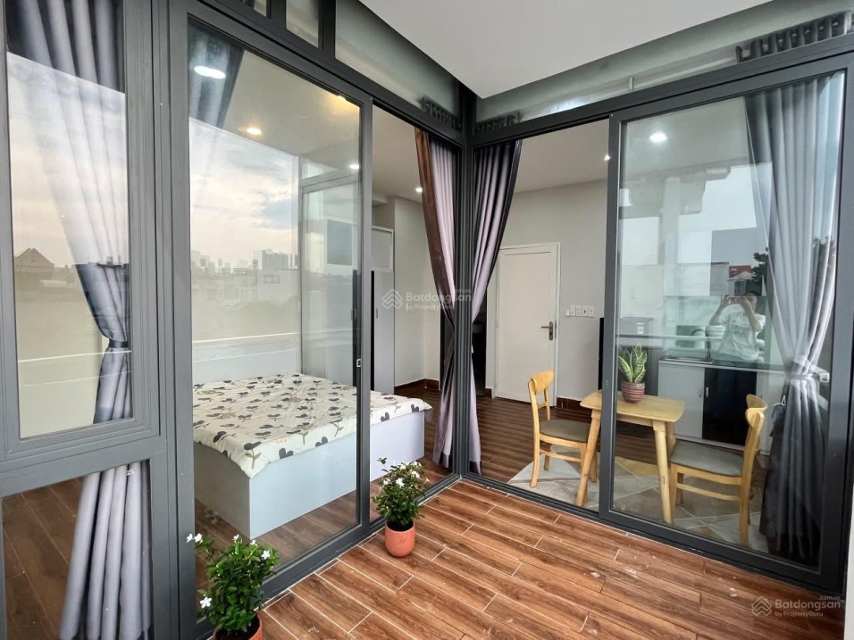 Modern Apartment Near Saigon Bridge with Pet-Friendly Policy
