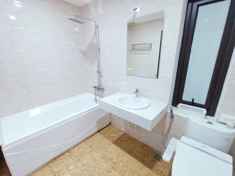Modern 40m² Studio Apartment Near Lotte Center