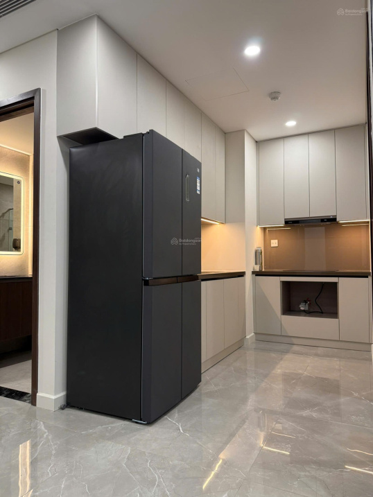 Modern 1-Bedroom Apartment in Sunshine Green Iconic