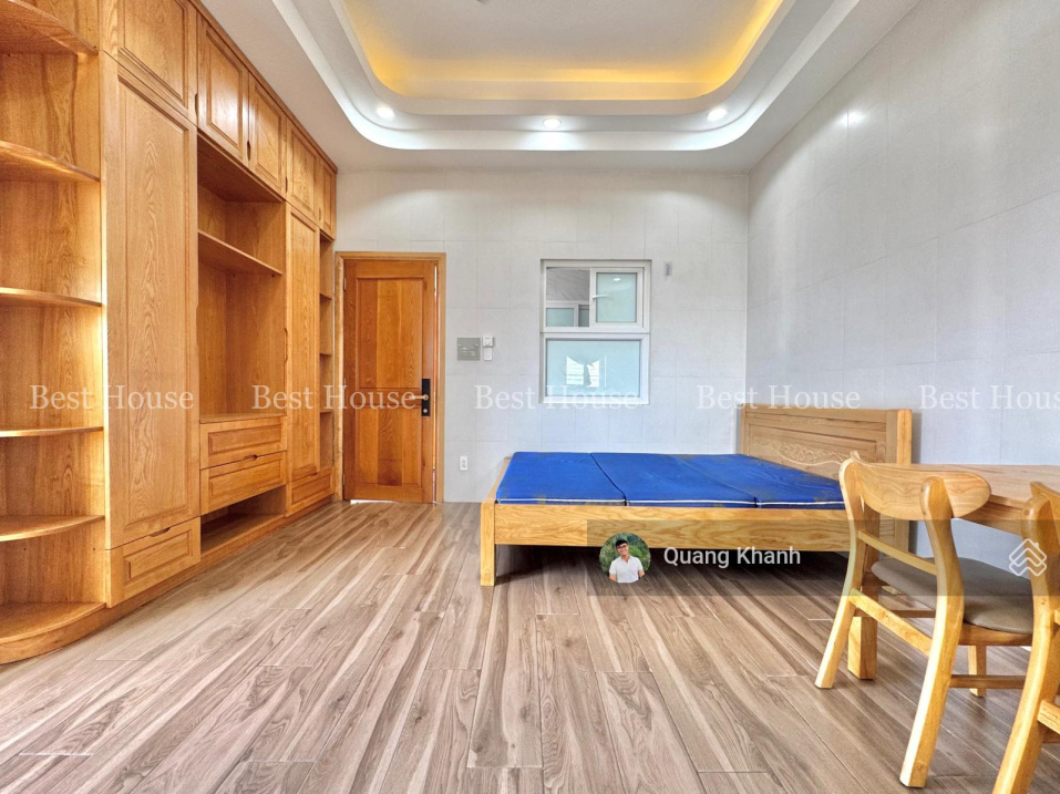 Modern Studio with Balcony Near Golf Course