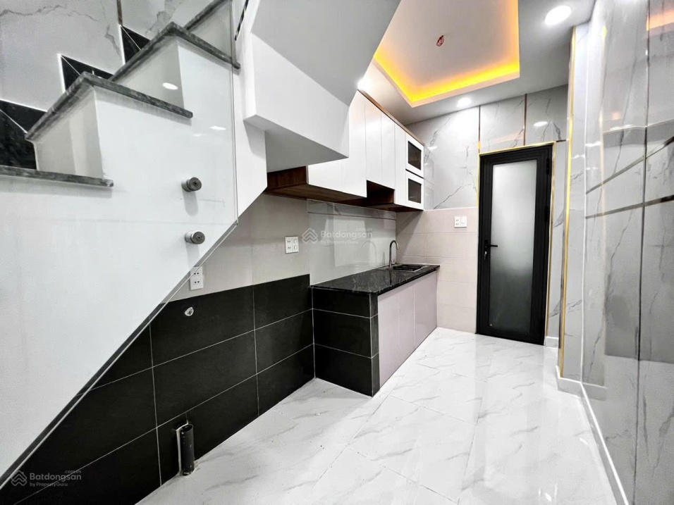 Modern 2-Bedroom House with Designer Interior