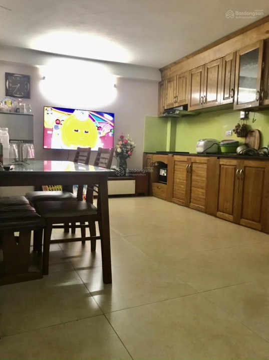 Private house for rent, versatile use with convenient parking