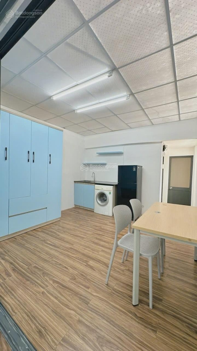 Modern Studio with Balcony in District 1