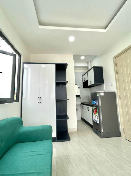 Modern Studio with Balcony in District 10