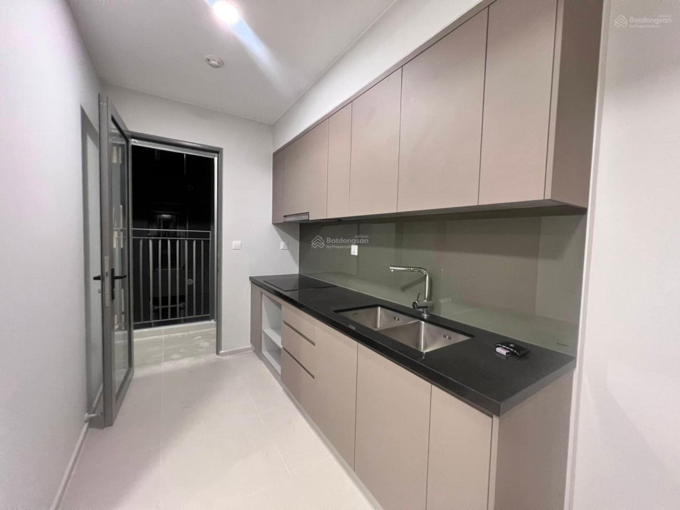 Modern 2-Bedroom Apartment with City View