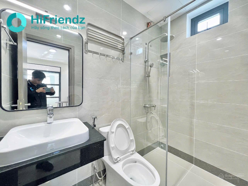 Modern 1-Bed Apartment in Lakeview City Q2