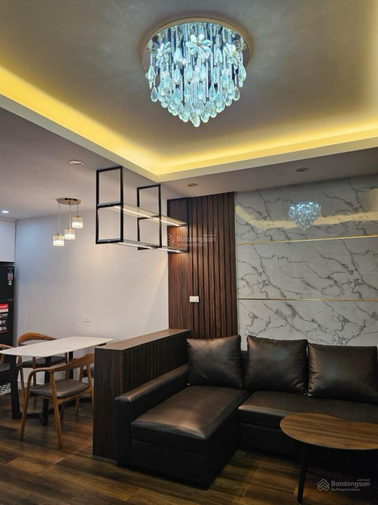 Modern 2-Bedroom Apartment with Designer Interior
