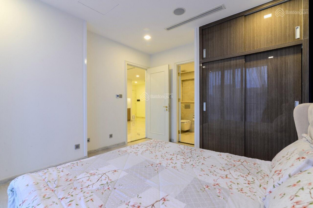 Modern 3-Bedroom Apartment with River View