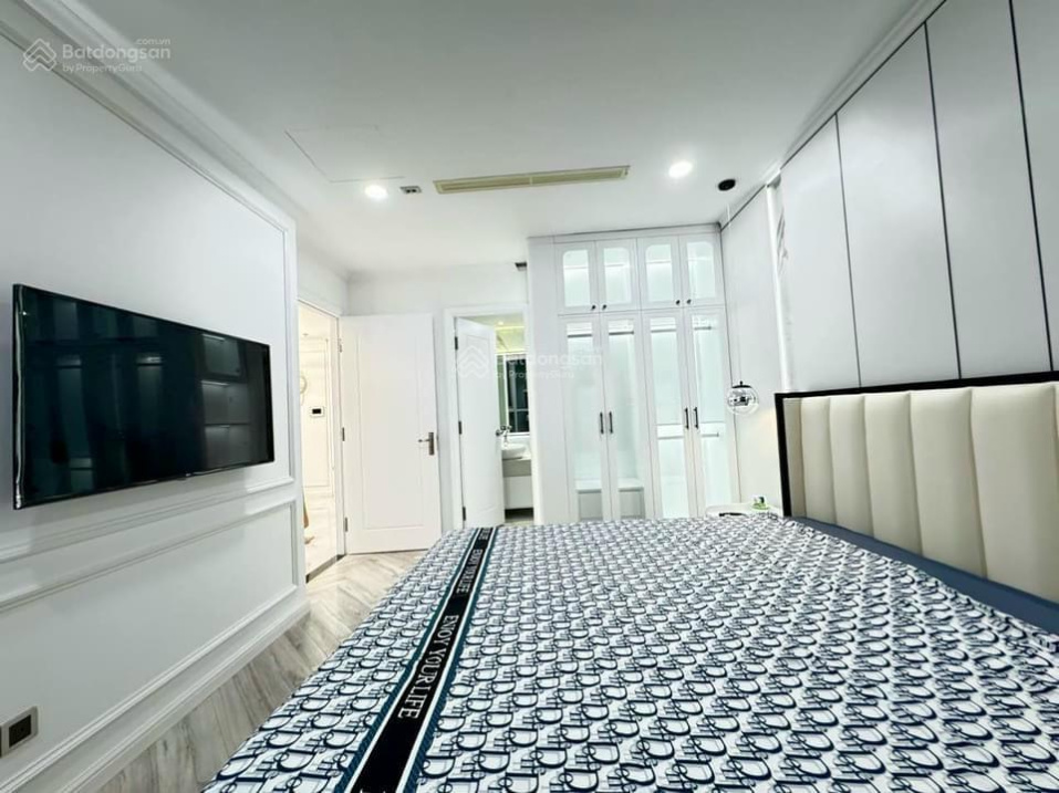 Modern 1-Bedroom Apartment with Luxury Interior