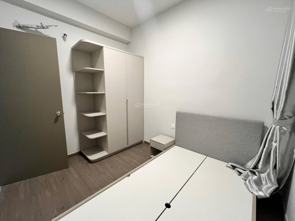 Modern 3-Bedroom Apartment with Pool View