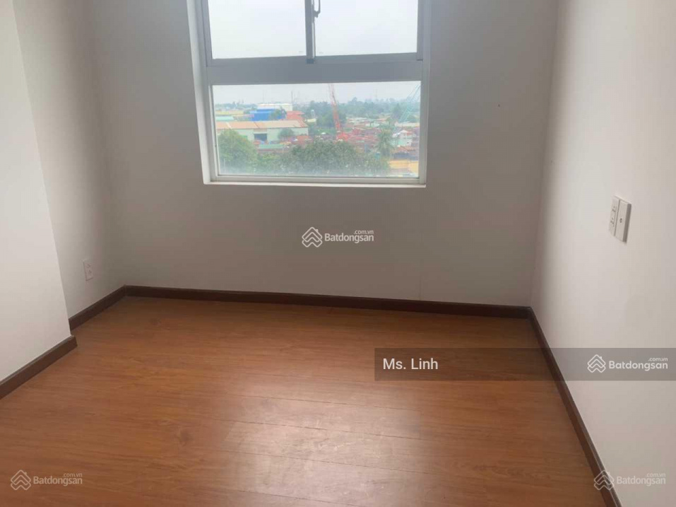 2 Bedroom Apartment with Balcony and Kitchen