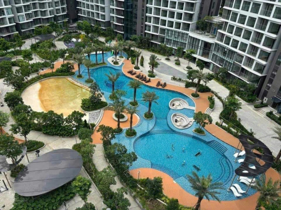 Luxury 3-Bedroom Apartment with Pool View