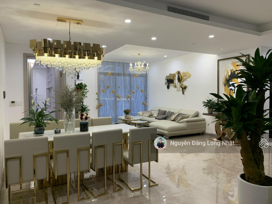 Luxurious 1-Bedroom Apartment with Designer Interior