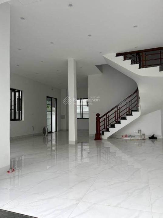 Spacious French Villa for Storage with Parking