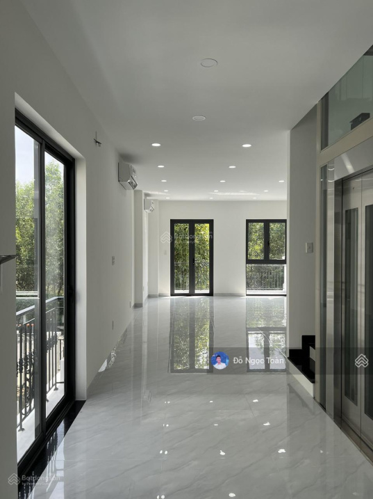 Riverside Villa in Vinhomes District 9