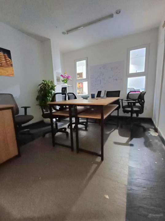 Spacious Rental Property on Sư Vạn Hạnh Street, Suitable for Office or Business