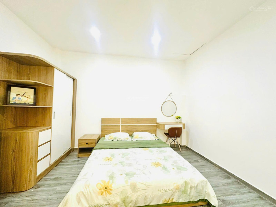 Modern 1BR Apartment Near Hoang Van Thu Park