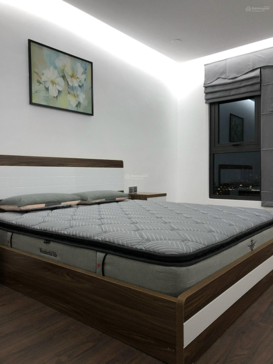 Modern 2-bedroom apartment with lake view in Hanoi