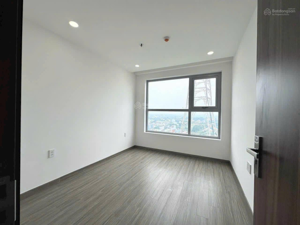 Modern 1-Bedroom Apartment with City Views
