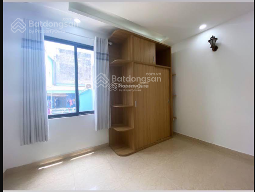 Furnished Room with Modern Bathroom and Built-in Storage