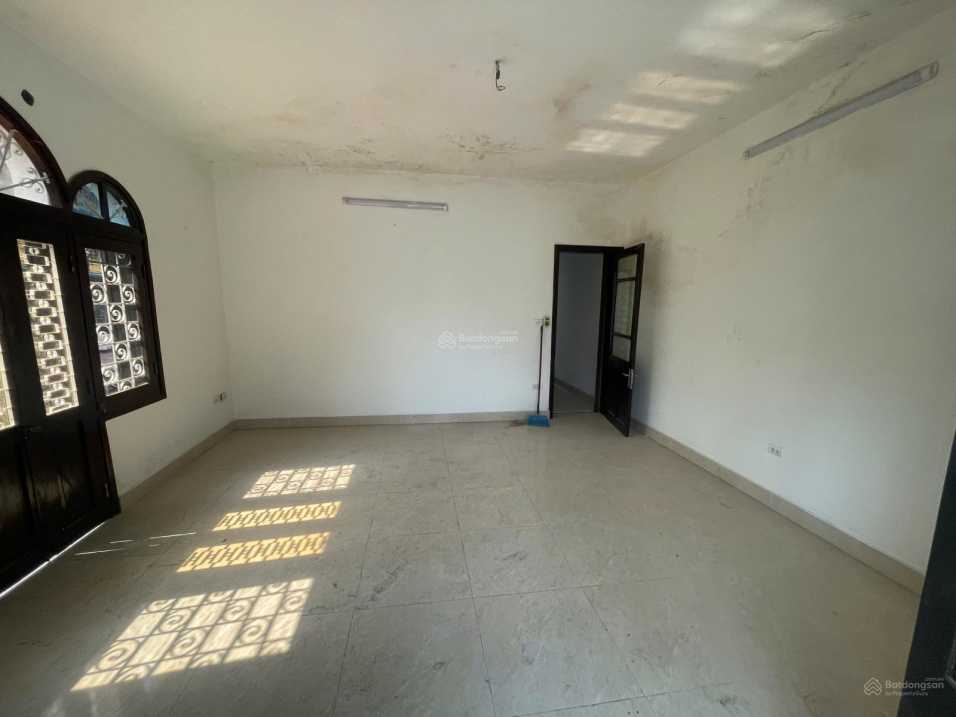 Spacious 70m² Corner Unit with Balcony