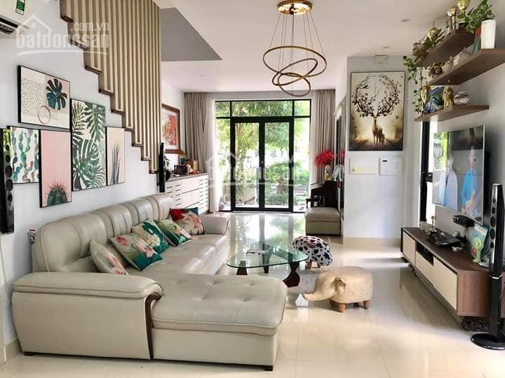 Luxurious Vinhomes Villa with Garden and Lake View