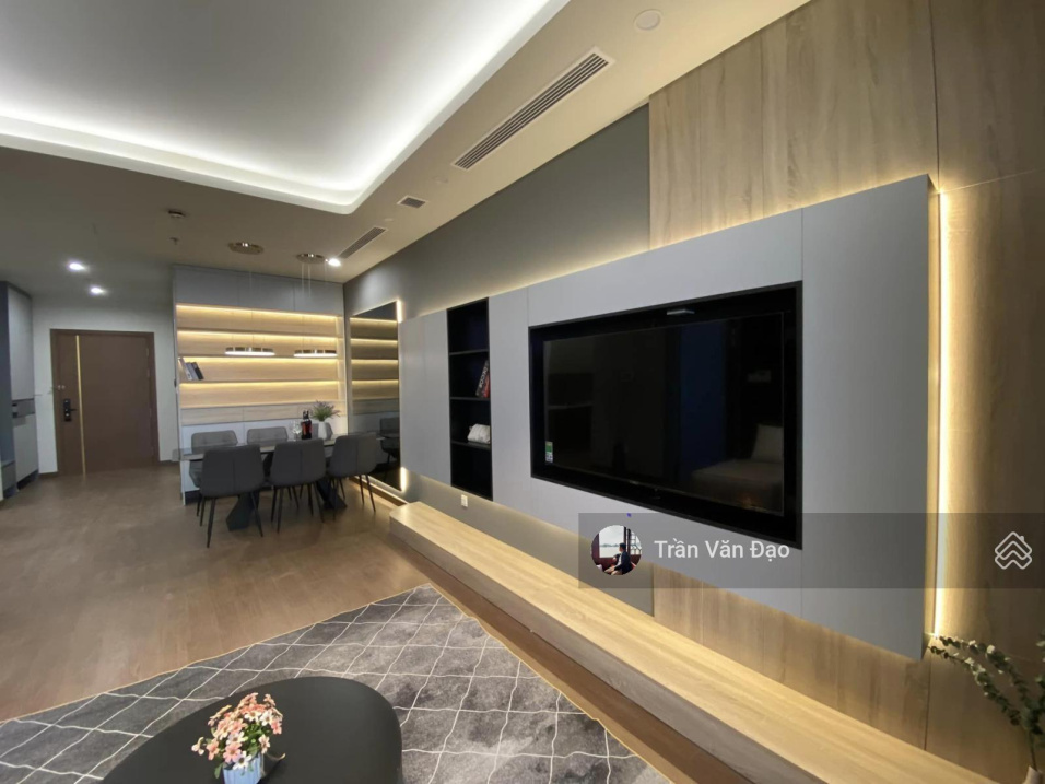 Modern 3-Bedroom Corner Apartment with Designer Interior