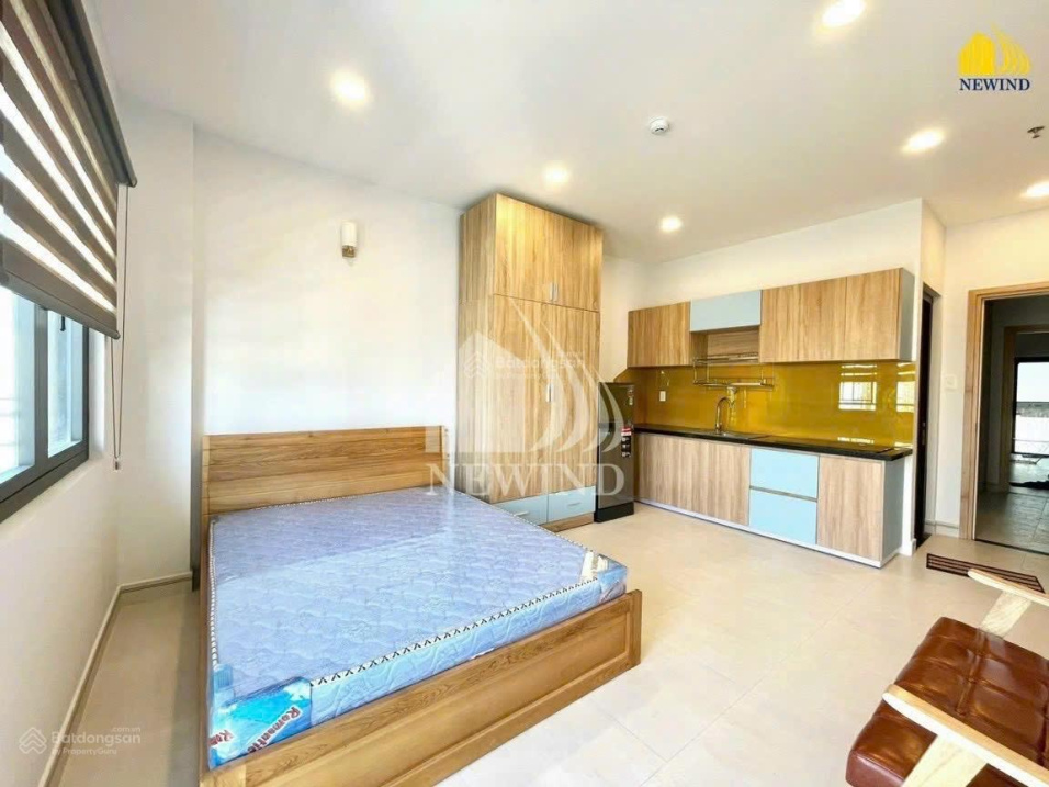 Modern Studio Apartment with Balcony in District 7