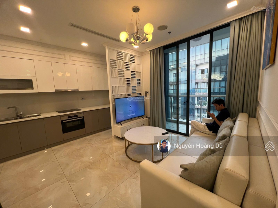 Modern 1-Bed Apartment with City Views