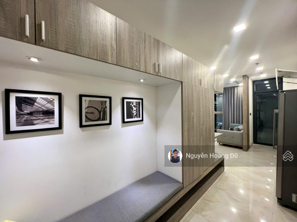 Modern 2-Bed Apartment with City Views