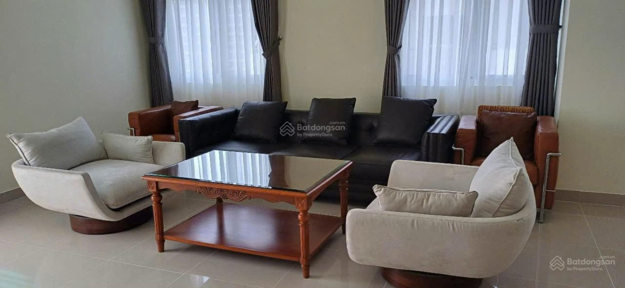 Spacious 3-Bed Penthouse with Garden in Phu My Hung