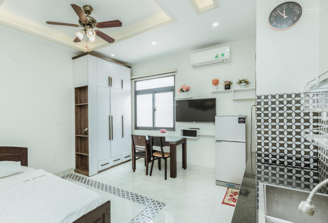 Modern Studio Apartment with Full Amenities