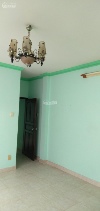 Two-Story House with 2 Bedrooms Near Market