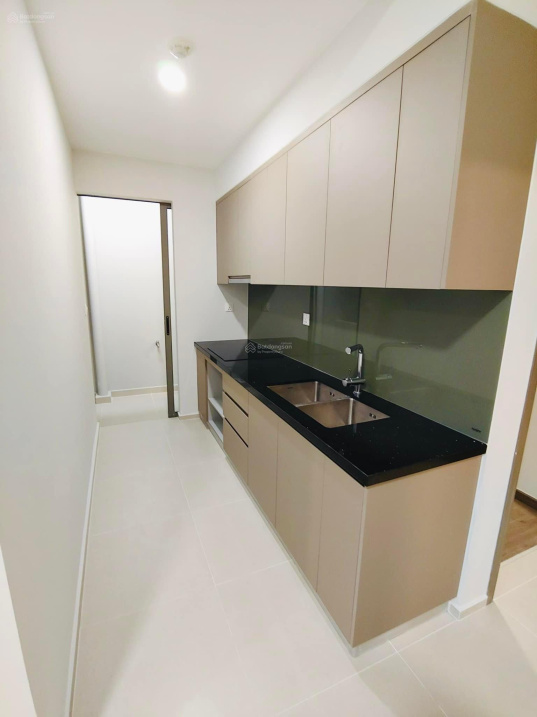 Modern 2-Bedroom Apartment with Pool View