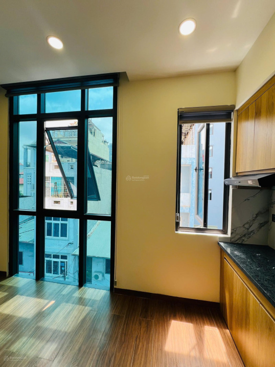 Modern Studio Apartment with Elevator and Full Amenities