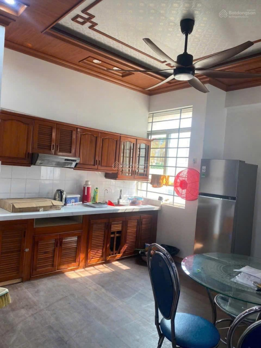 3-Bedroom Apartment with Modern Kitchen in Hoang Quoc Viet