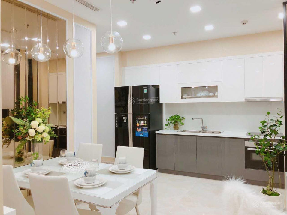 Modern Kingston Residence Apartment with Designer Interior