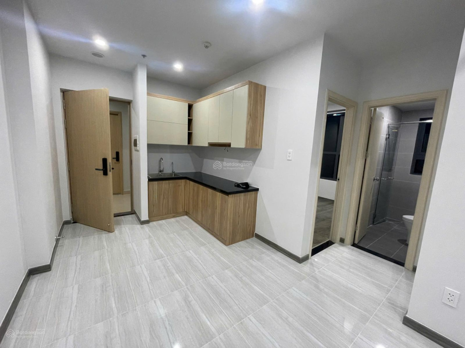 Modern 2-Bedroom Apartment in High-Rise Building